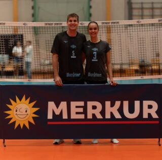 Auf eine erfolgreiche Partnerschaft: Die erste Damen- und die erste Herrenmannschaft von Eintracht Spontent freuen sich über die Unterstützung der Merkur Group. (Foto: Merkur Group)