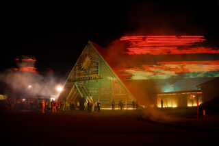 Die spektakuläre Lasershow verwandelte die Spielbank in ein lebendiges Gesamtkunstwerk. Foto: Sandrino Donnhauser