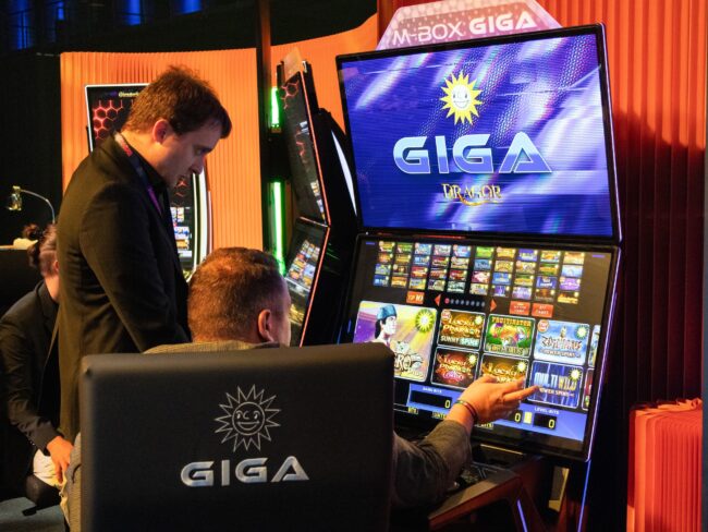 Zum Kundenliebling der Produktshow avancierte das neueste Mitglied der M-Box-Familie: die M-Box Giga. (Foto: Merkur Group)