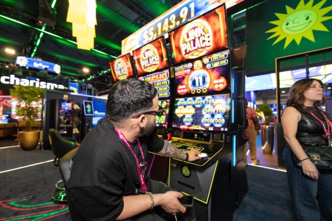 The brand new Link Palace jackpot system stood out, attracting numerous visitors. (Photo: Adam Sternberg)
