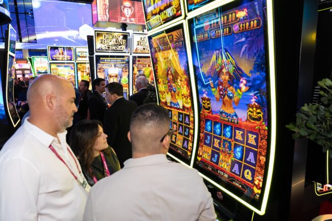 A real eye-catcher: the Mod Ex J55 cabinet combined with content from Gaming Arts. (Photo: Adam Sternberg)