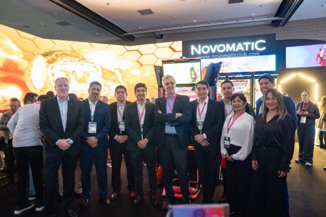 The NOVOMATIC team warmly welcomes visitors to the booth. (Photo: NOVOMATIC Gaming Colombia)