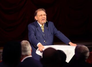 Besondere Ehre: Auch Unternehmensgründer Paul Gauselmann würdigte die Leistungen der Jubilare und bedankte sich für ihr außergewöhnliches Engagement. (Foto: Dennis Gilbert)