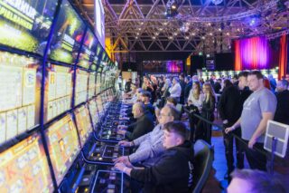 Der Veranstaltungssaal der Merkur Spielbank Hohensyburg war zum Automatenturnier sehr gut besucht. (Foto: Merkur Group)