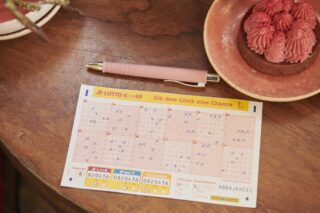 In den vergangenen Tagen hielten eisige Wintertemperaturen Einzug in NRW. Richtig ins Schwitzen kommt aber vielleicht ein Lottospieler aus dem Kreis Unna, wenn er seinen Tippschein mit den Lottozahlen von der Ziehung am Samstag (22. November) vergleicht. Sein Gewinn beläuft sich auf rund 1,1 Millionen Euro. (Schlag & Roy GmbH)