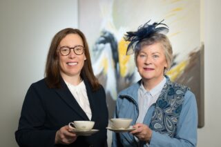 Für alle Royal-Fans veranstalten Larissa Mattlage (links) und Beate Henke im April wieder einen Afternoon Tea. (Foto: Merkur Group)