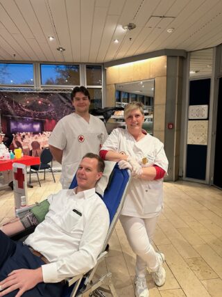 Spielbankdirektor Sebastian Griese ging mit gutem Beispiel voran. (Foto: Merkur Group)