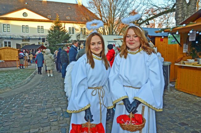 Himmlisch: Auch die Engel von Schloss Benkhausen sind beim Winterlichen Schlossvergnügen wieder mit von der Partie und verteilen süße Überraschungen. (Foto: Merkur Group)