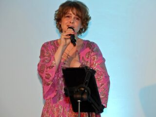 Emotionen pur: Jennifer Siemann berührte die Gäste mit ihrem selbstgeschriebenen Song „Löwin“. (Foto: Merkur Group)