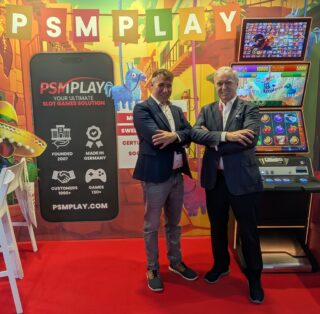 Peter Schmidt, Managing Director of PSMPLAY (l.) and Anton Schmidt, Managing Director of psmtec
