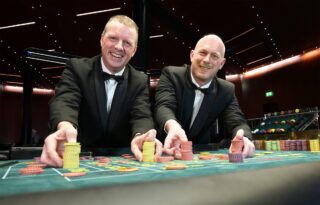 Klaus Straßl (l.) und Alexander Wöller treten für die Spielbank Bad Füssing an. (Foto: Staatliche Lotterie- und Spielbankverwaltung Bayern)