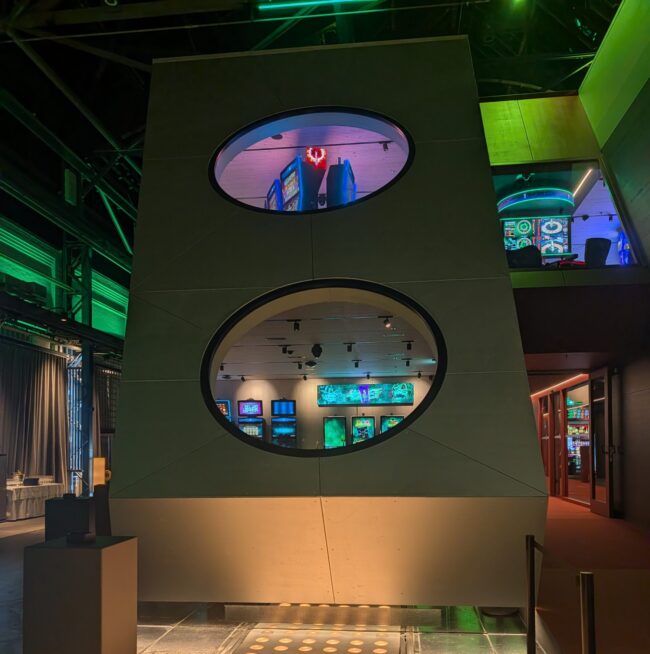 The gaming pods form self-contained rooms. (Photo: ISA-GUIDE / Ulli Schmitt)