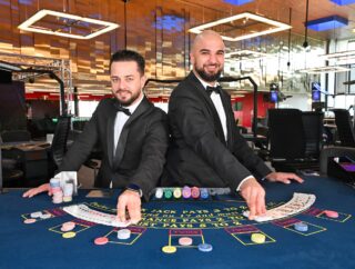 Idris Achmet und Elmas Hidayet treten für die Spielbank Feuchtwangen an. (Foto: Staatliche Lotterie- und Spielbankverwaltung Bayern)