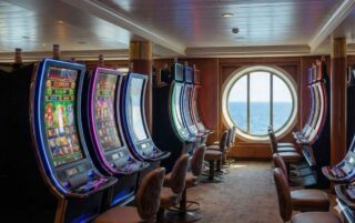 Moderne Spielautomaten mit Meerblick: Internationale Hersteller statten Kreuzfahrtschiffe mit der neuesten Casino-Technik aus