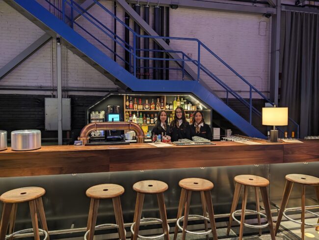 Das Barteam(Foto: ISA-GUIDE / Ulli Schmitt)