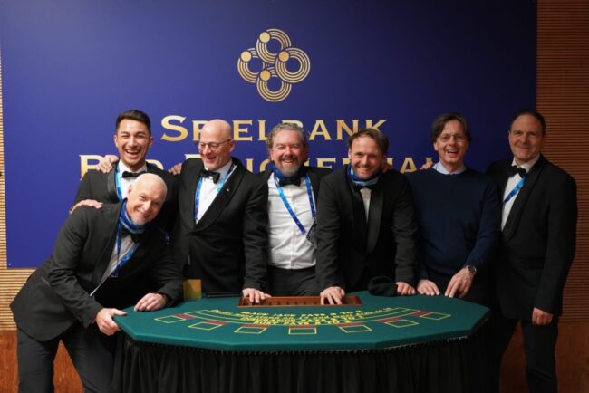 Quellangabe „Staatliche Lotterie- und Spielbankverwaltung“ honorarfrei verwendet werden. Es zeigt die Croupiers der Spielbank Bad Reichenhall beim BMW IBU Weltcup Biathlon Ruhpolding.