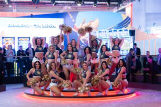 Alongside Merkur’s exhilarating product portfolio, the “Pyromaniacs” cheerleaders and illusionist
Nicolai Friedrich provided thrilling and captivating entertainment in the Merkur World.